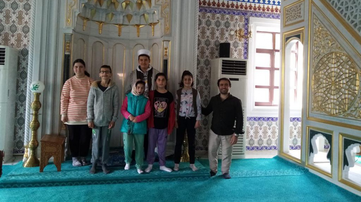 ÇEDES Projesi kapsamında okulumuz özel eğitim öğrencileri ile camii ziyareti gerçekleştirildi.